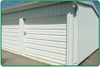 Closed Roll-Up Garage in Houston, TX